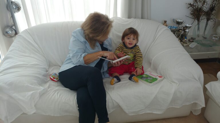 Reading with giagia